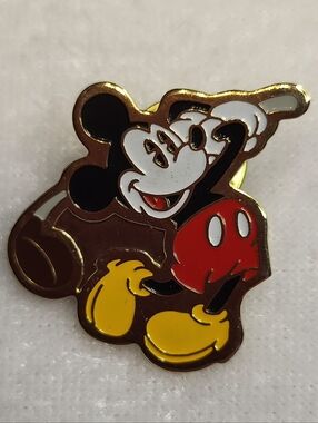Vintage-style Mickey Mouse Enamel Golf Pin